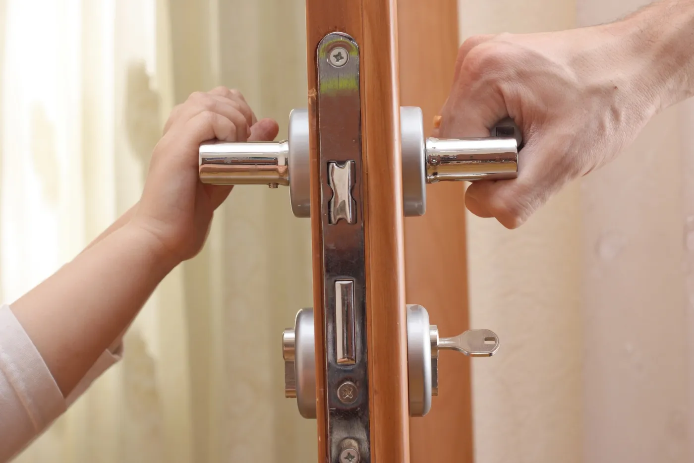 Réglage d'une poignée et d'une serrure multipoints sur une porte à Poissy